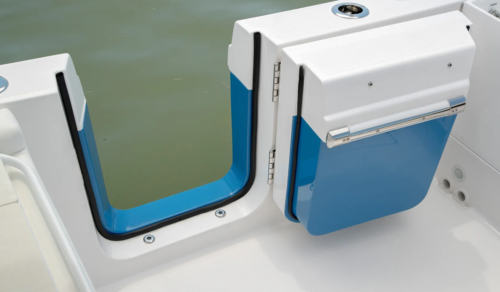 EdgeWater 262CX dive door